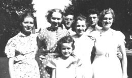 Doris, Luella, Doris, and Helen Grieser, Ruth and Allen 
Baughman, Cloy Baughman's wife Loretta, and Doris' husband Bob Lemin